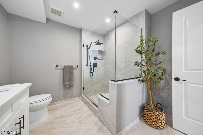 Gorgeous Oversize Shower!