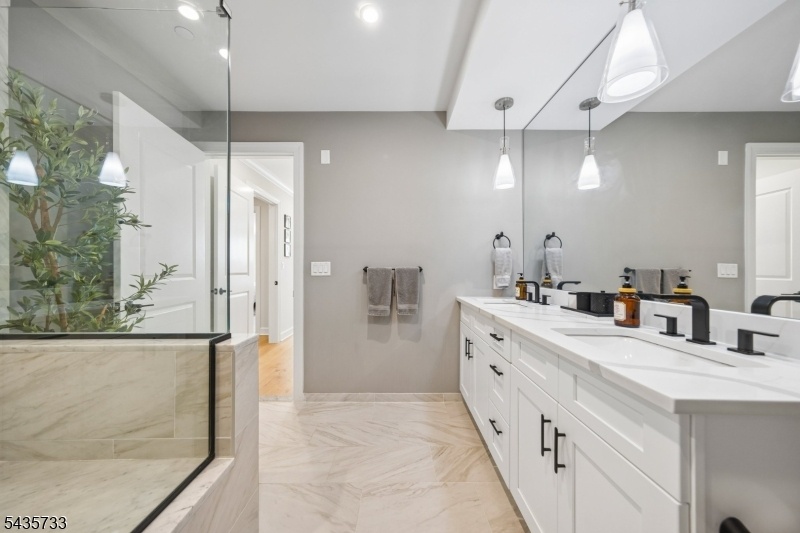 En Suite Primary Bathroom