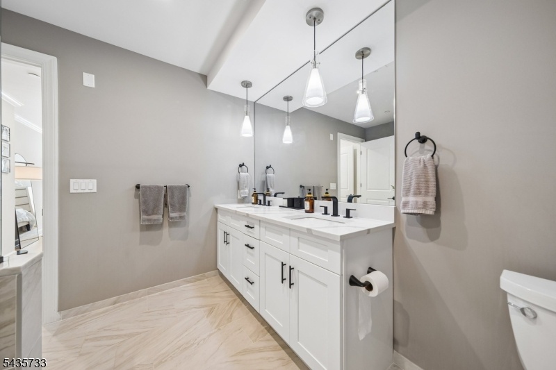 En Suite Primry Bathroom