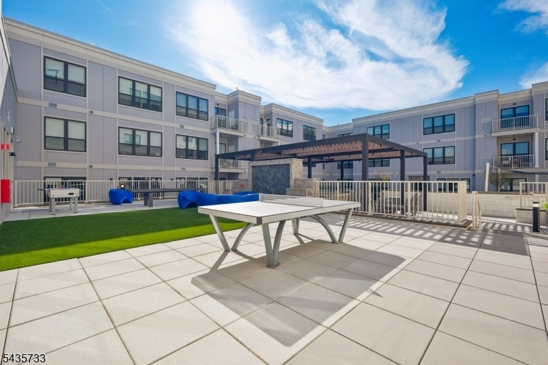 Outdoor amenity deck