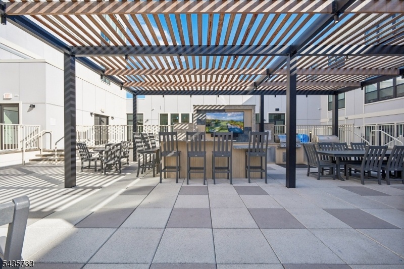 Outdoor amenity deck