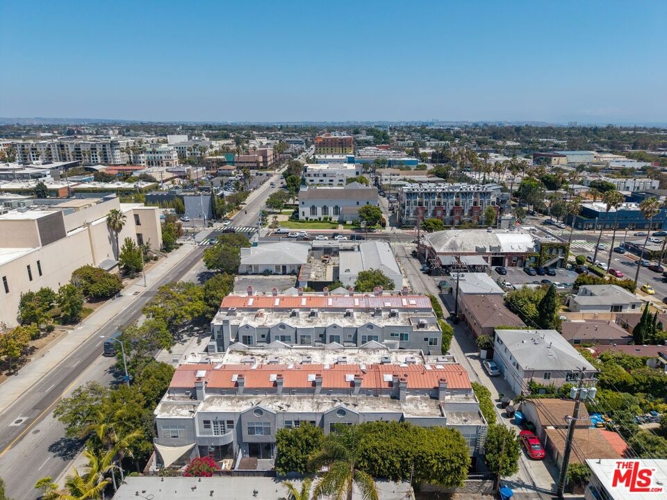 Aerial view of a multi-unit re