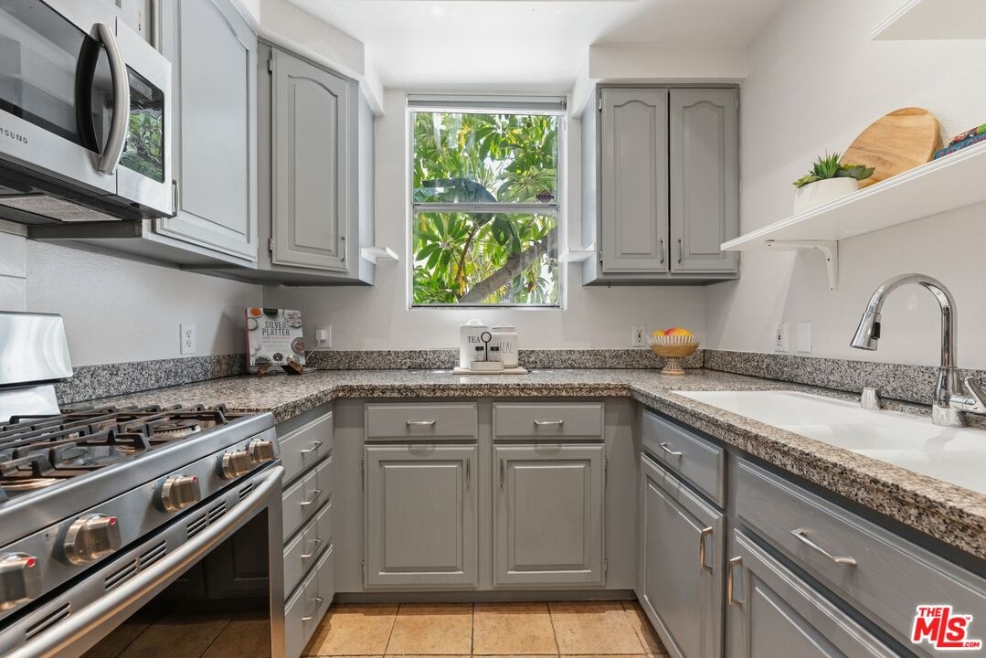 U-shaped kitchen featuring gre