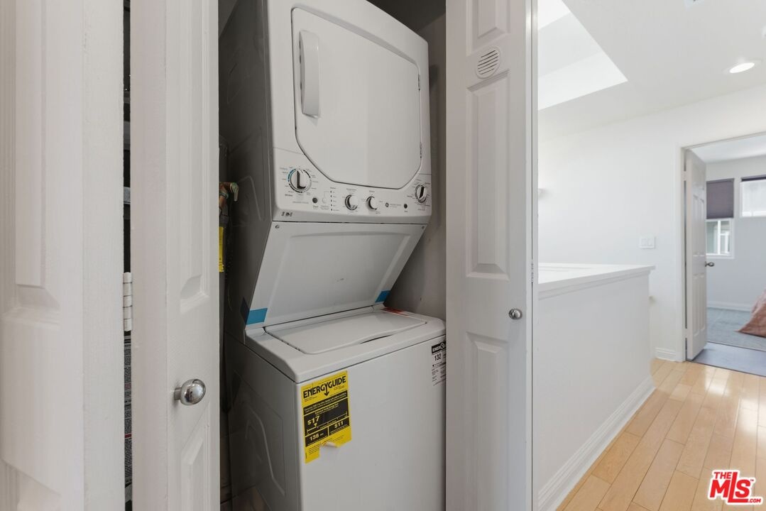 Laundry closet equipped with a