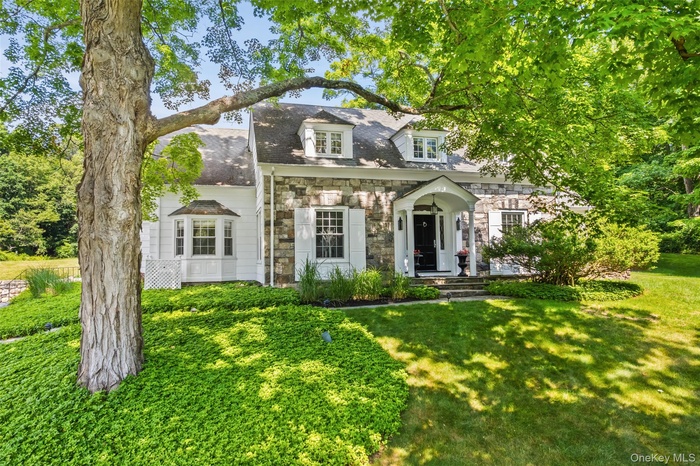 Welcome to charming 137 Boway Road!