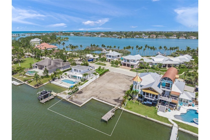 Welcome to the Gulf Coast waterfront lifestyle!