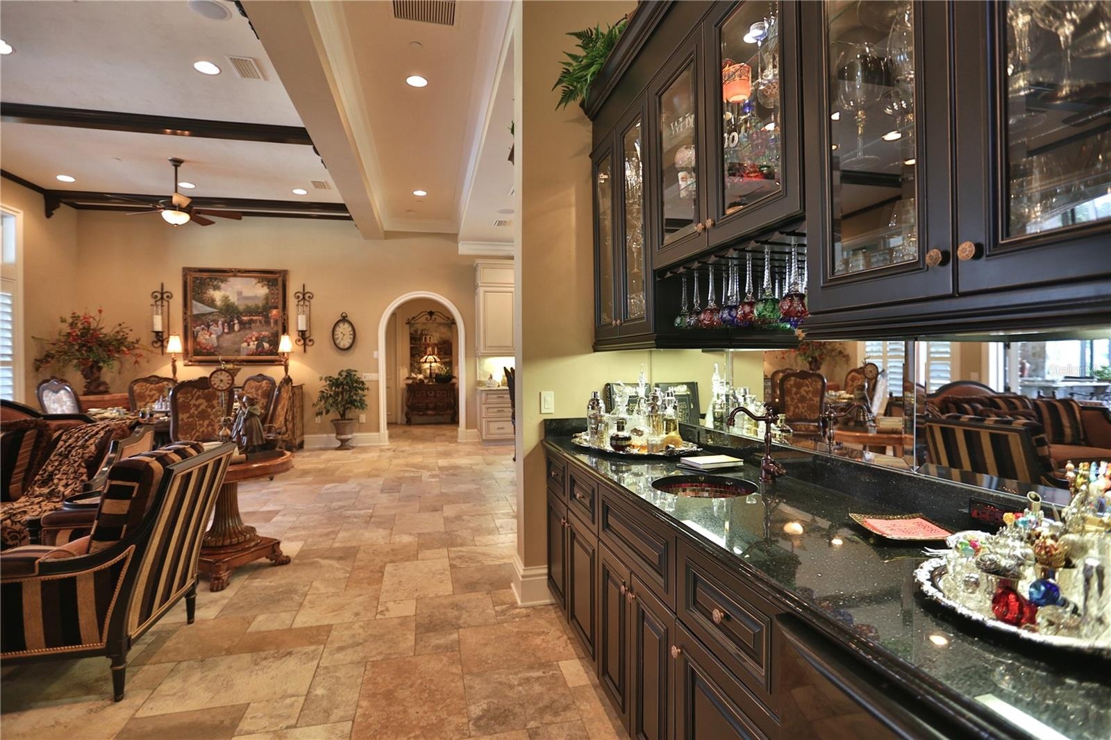 Beverage Bar - Family room