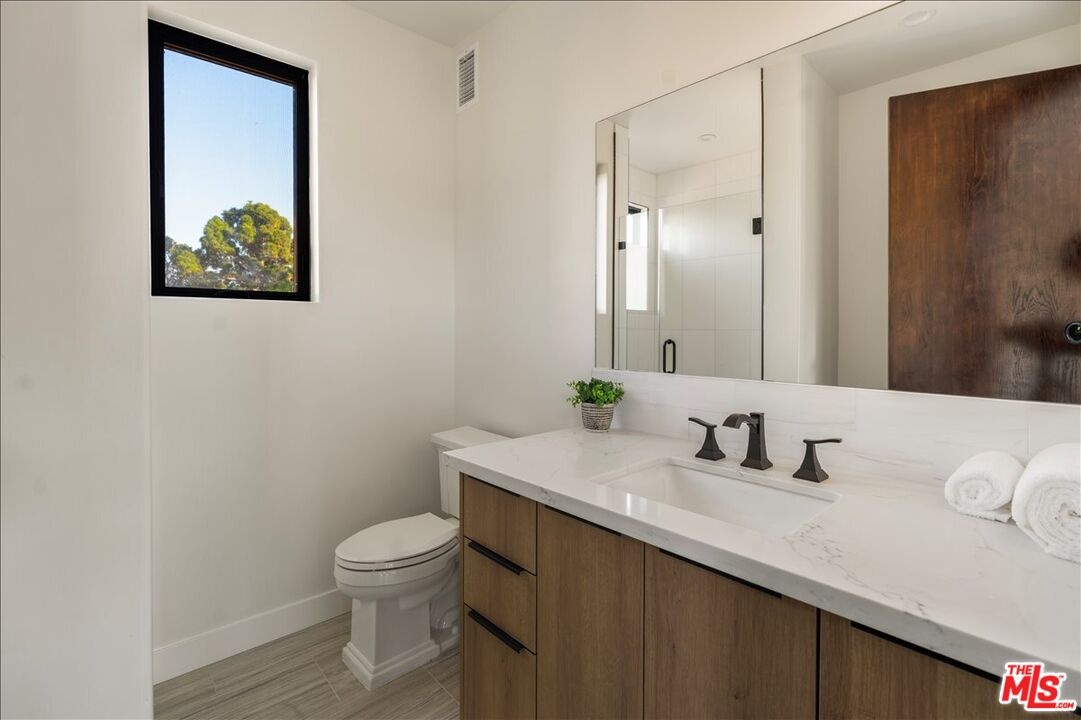 BR 5 En Suite Bath