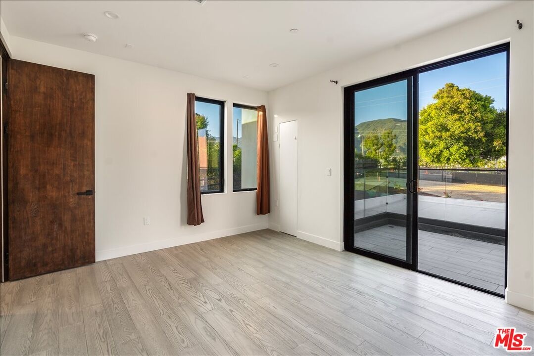 Upstairs BR 5
