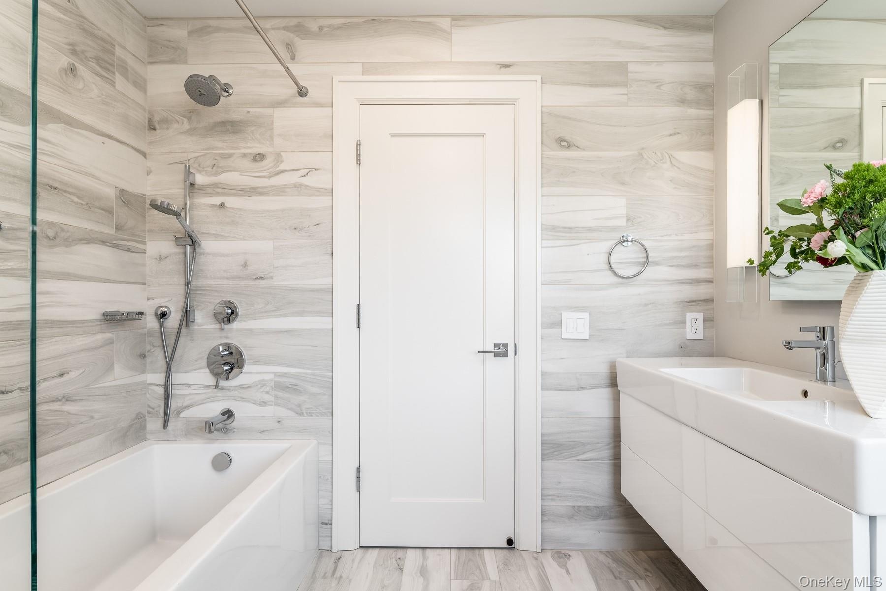 Beautifully tiled en-suite.