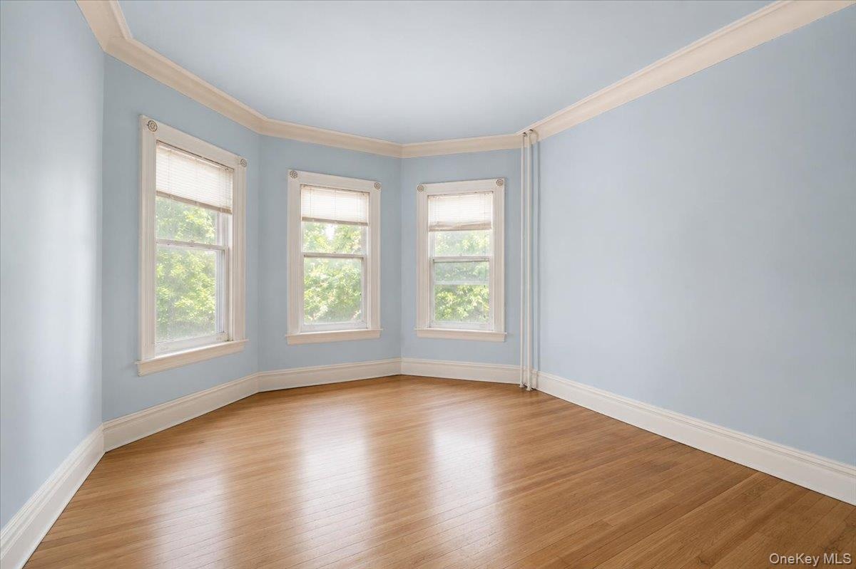 Large bedroom 1