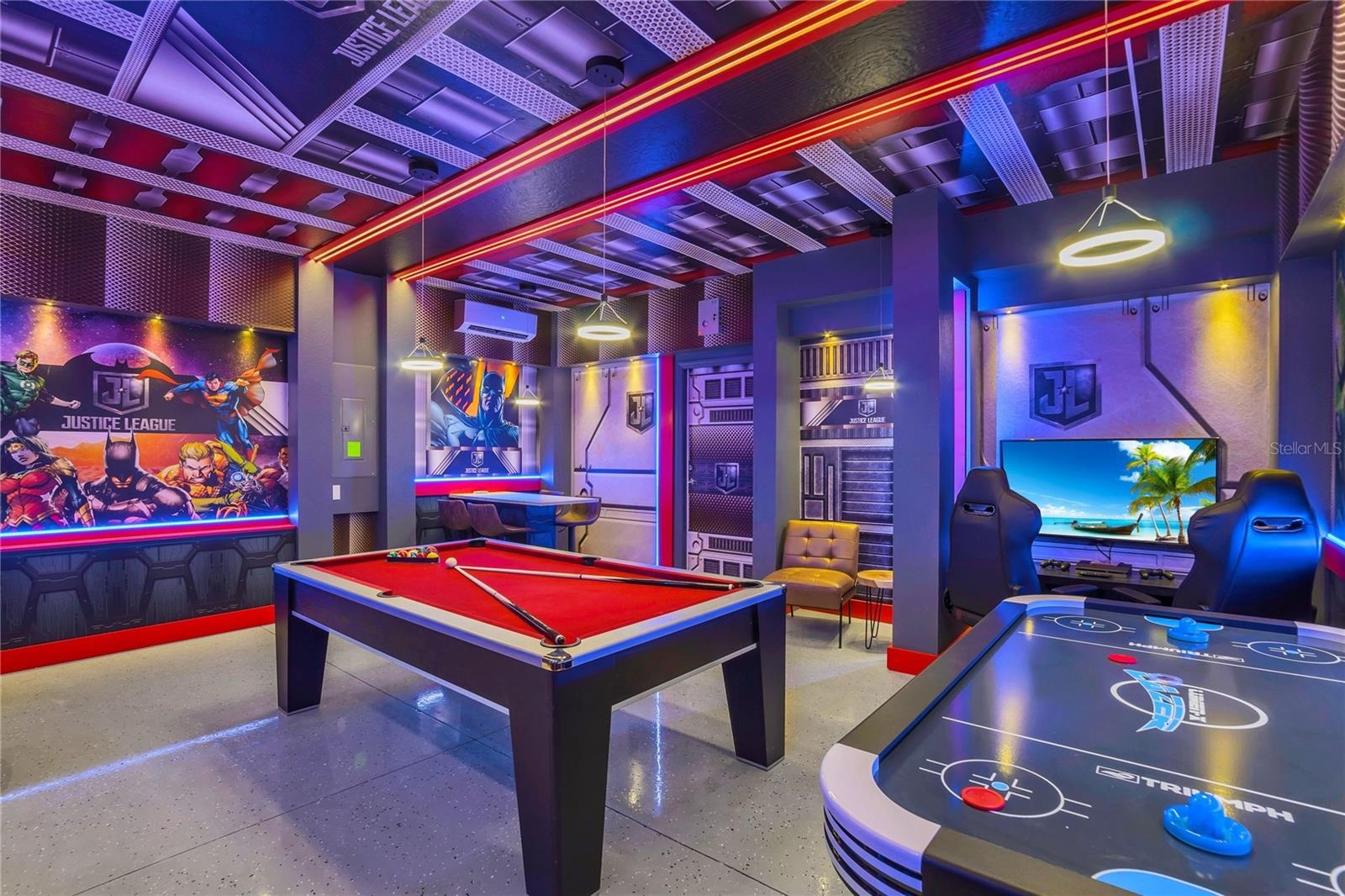 GARAGE GAME ROOM