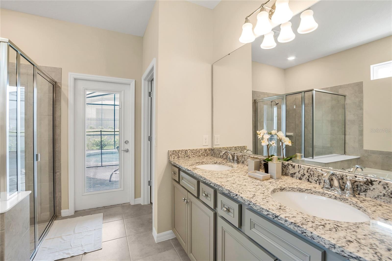 OWNER'S BATHROOM
