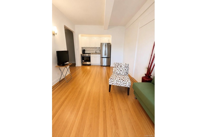 1L living room and kitchen
