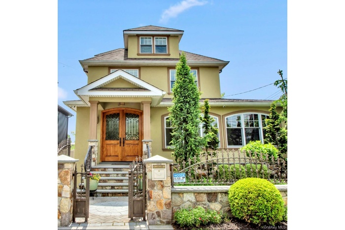 149-02 11 Ave Whitestone, NY