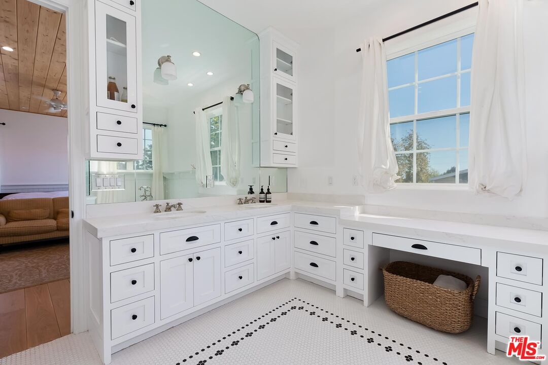 Primary bedroom bath