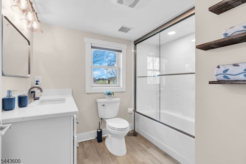 2nd floor full bath
