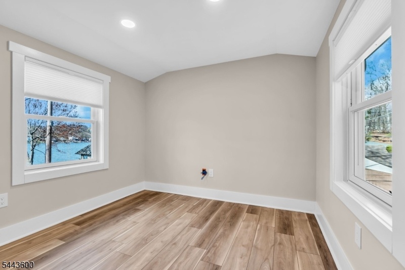 Office/den lakeviews