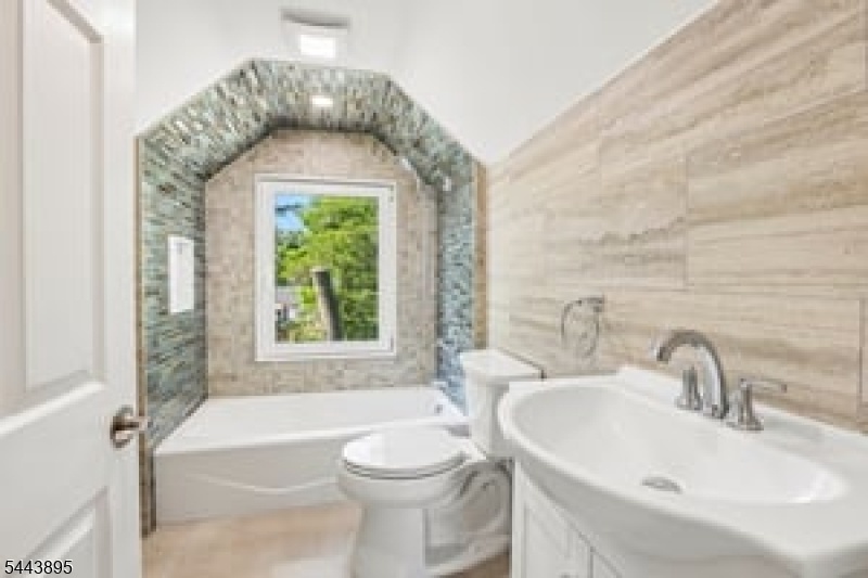 owners suite bath