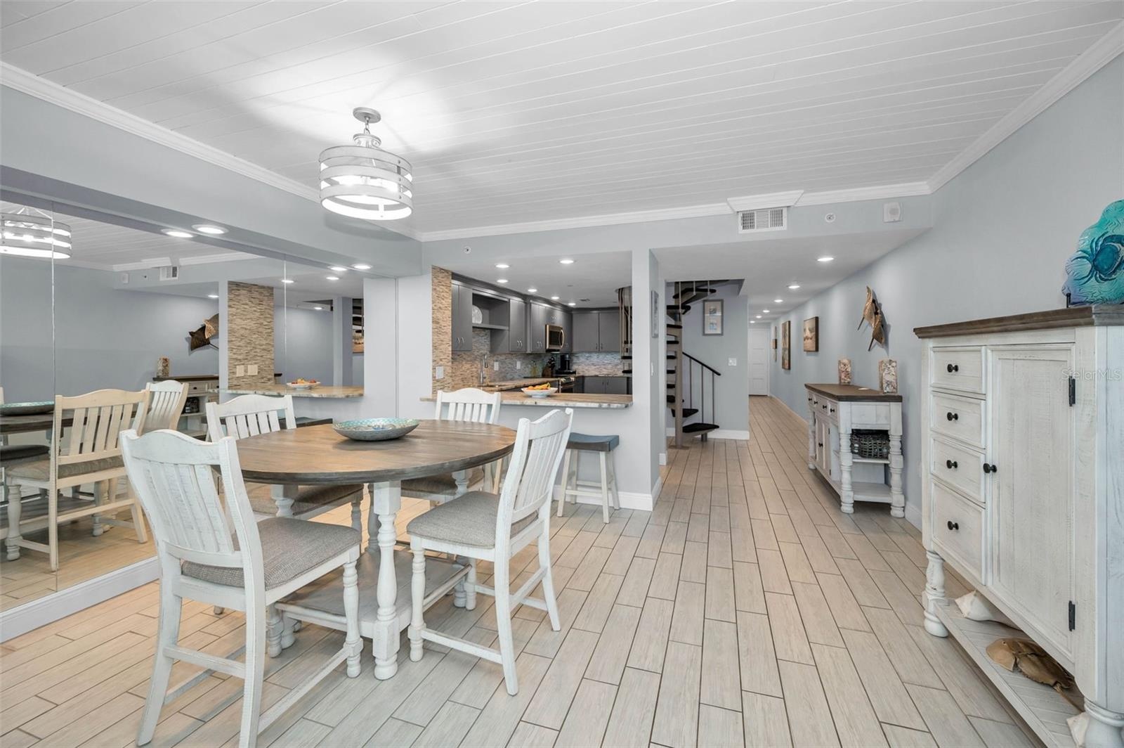 .. ... Move In Ready.... Modern Floorplan Flows Thru This Townhouse Style Condominium.