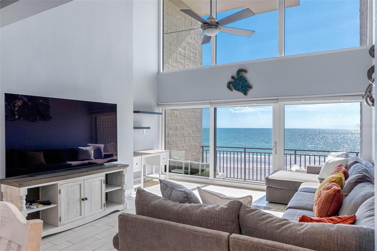 ... Direct Waterfront.. Upscale Private 18 Unit Complex..