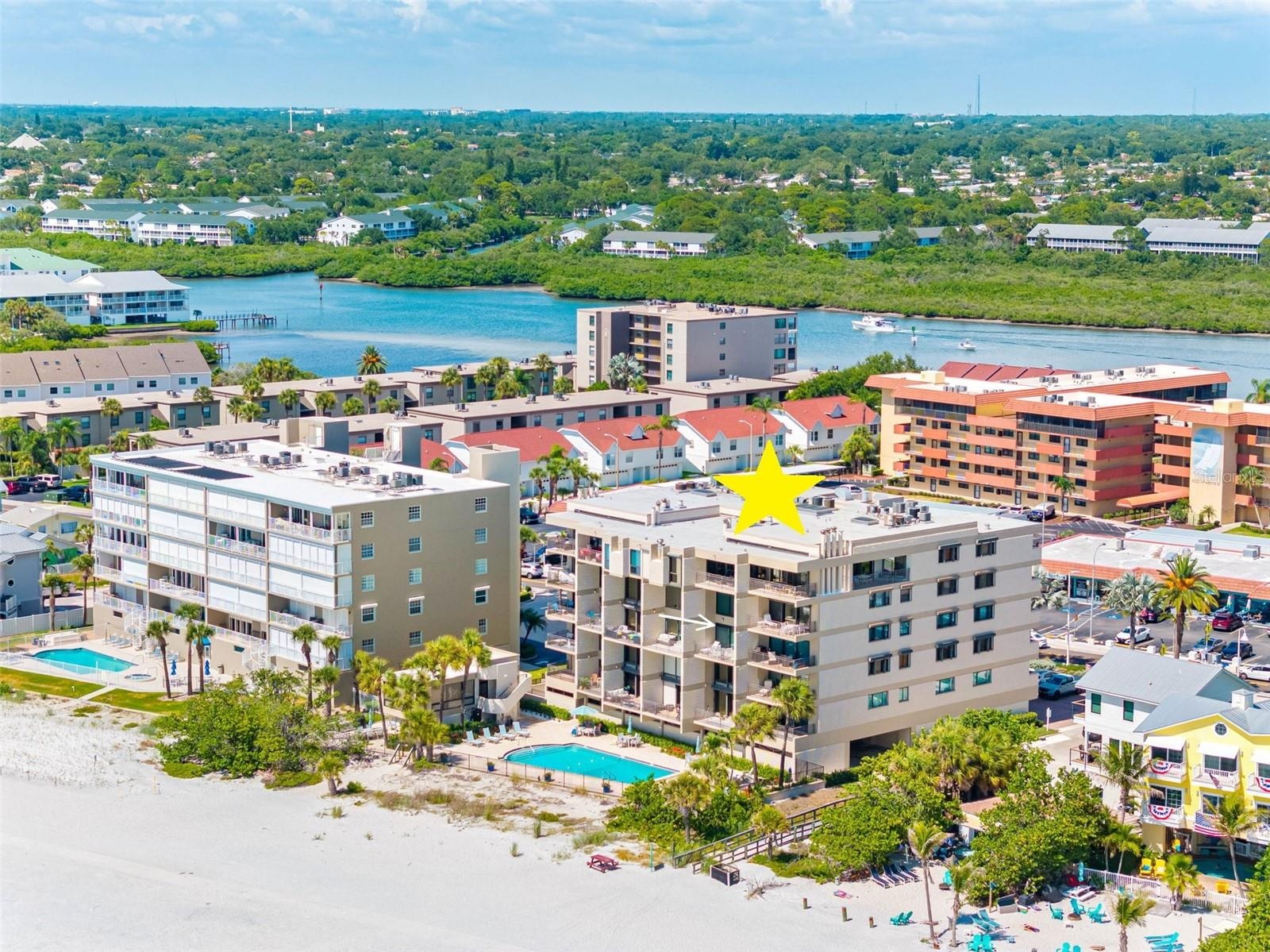 ... Sugar Sand Beaches of Indian Shores AKA ' THe Narrows ' . NOTE: There Are A Few Stores Right Across The Street. Lunch Or Dinner  Without Driivng C