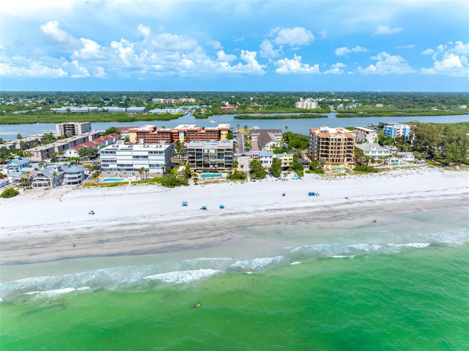 ... View From Beach to ' 700 West ' To Intracoastal Waterway..