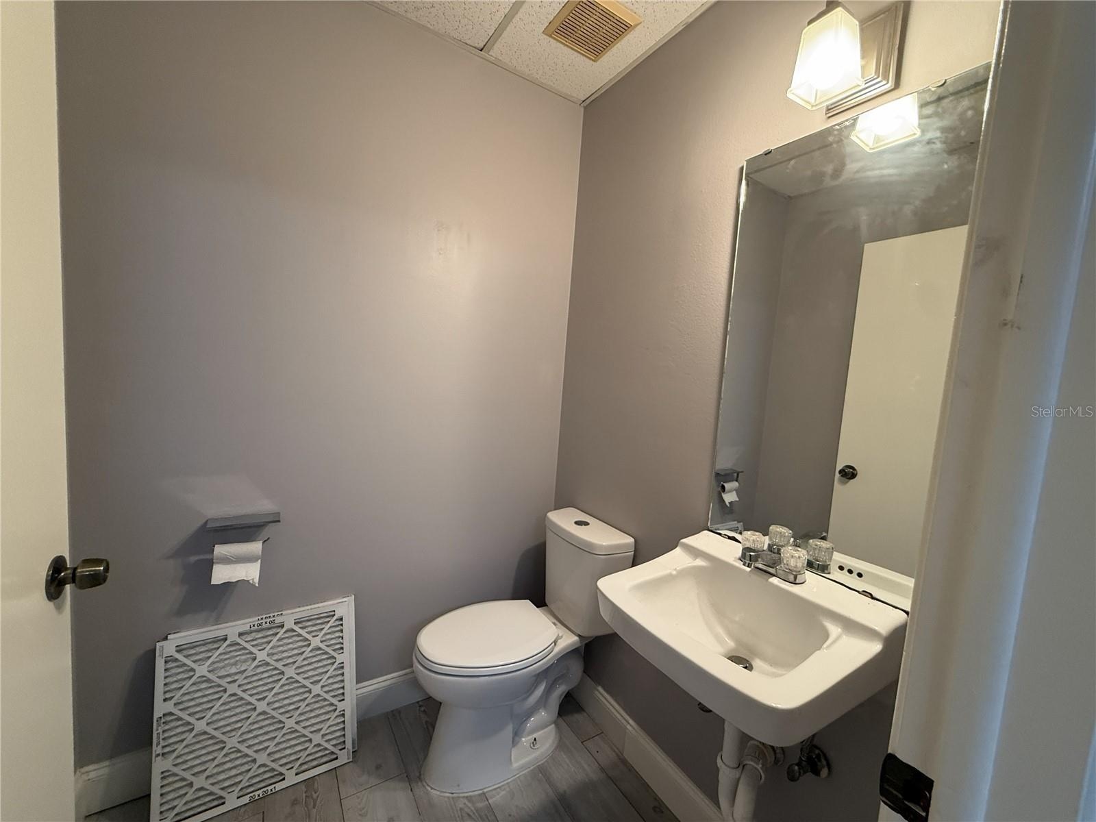 UNIT A BATHROOM