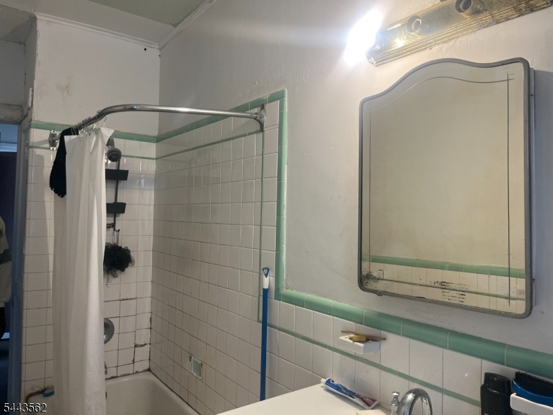 Unit 1 Bathroom a