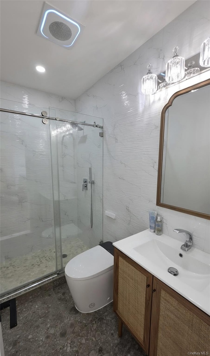 1st Floor Full Bath Junior Primary Bedroom!