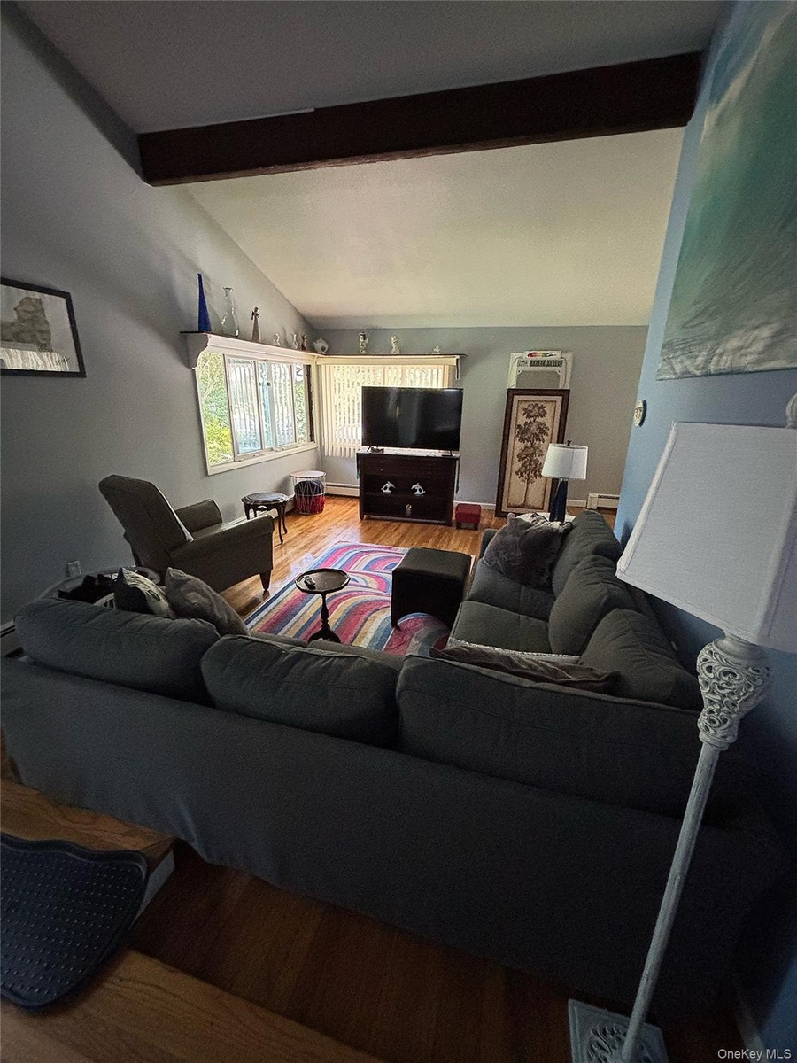 Front Living Room - Vaulted Ceilings, Hardwood Floors