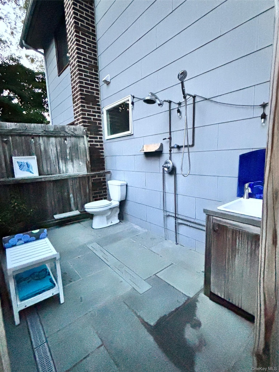 Full Poolside Bathroom.