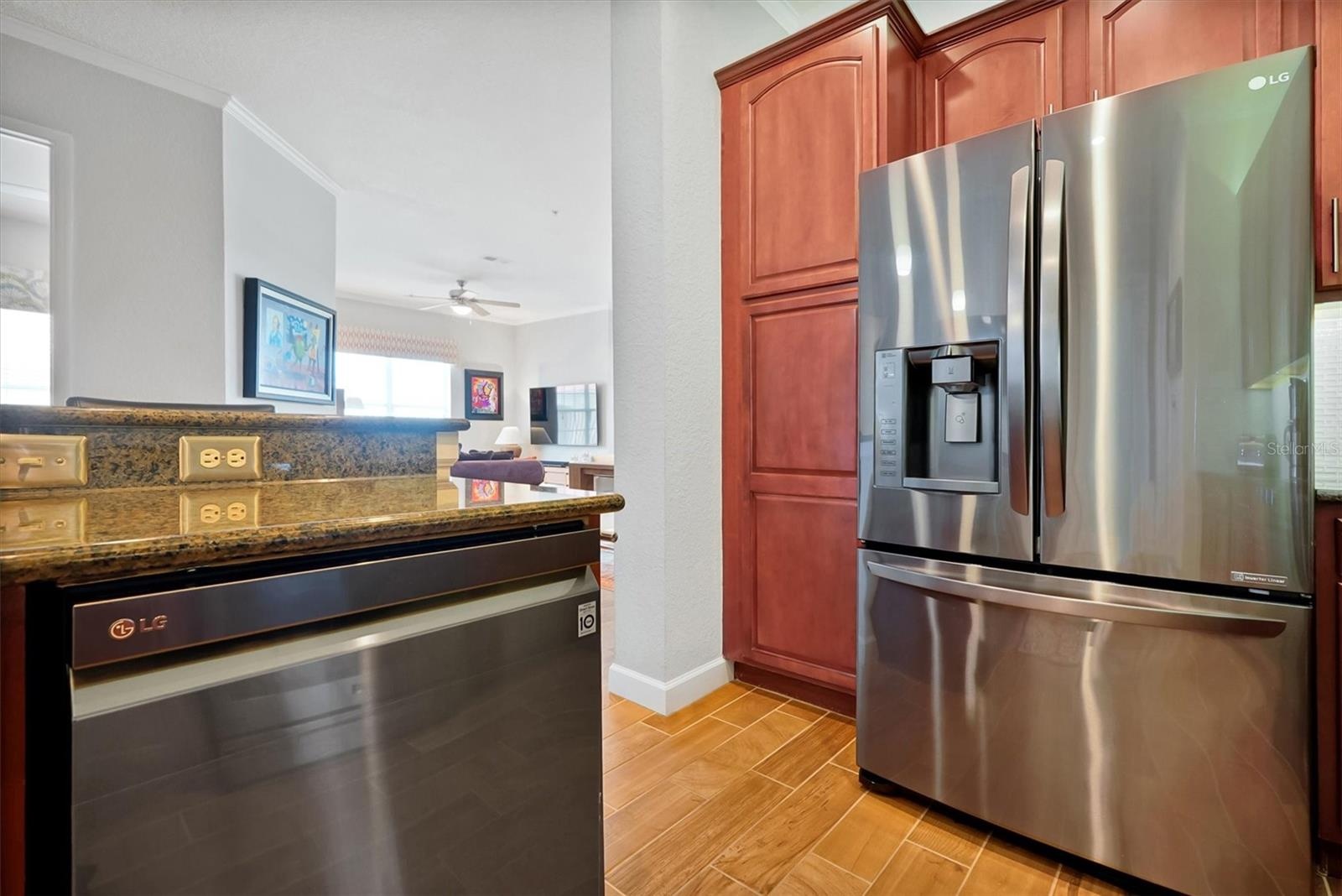 Top of the line fridge & dishwasher