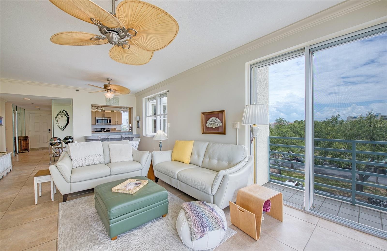 9' ceilings throughout