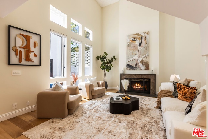 Soaring 26' Ceiling Living Roo