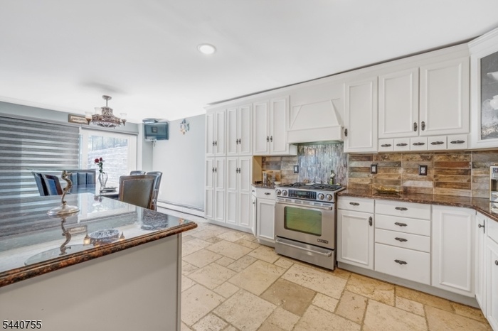 eat in kitchen