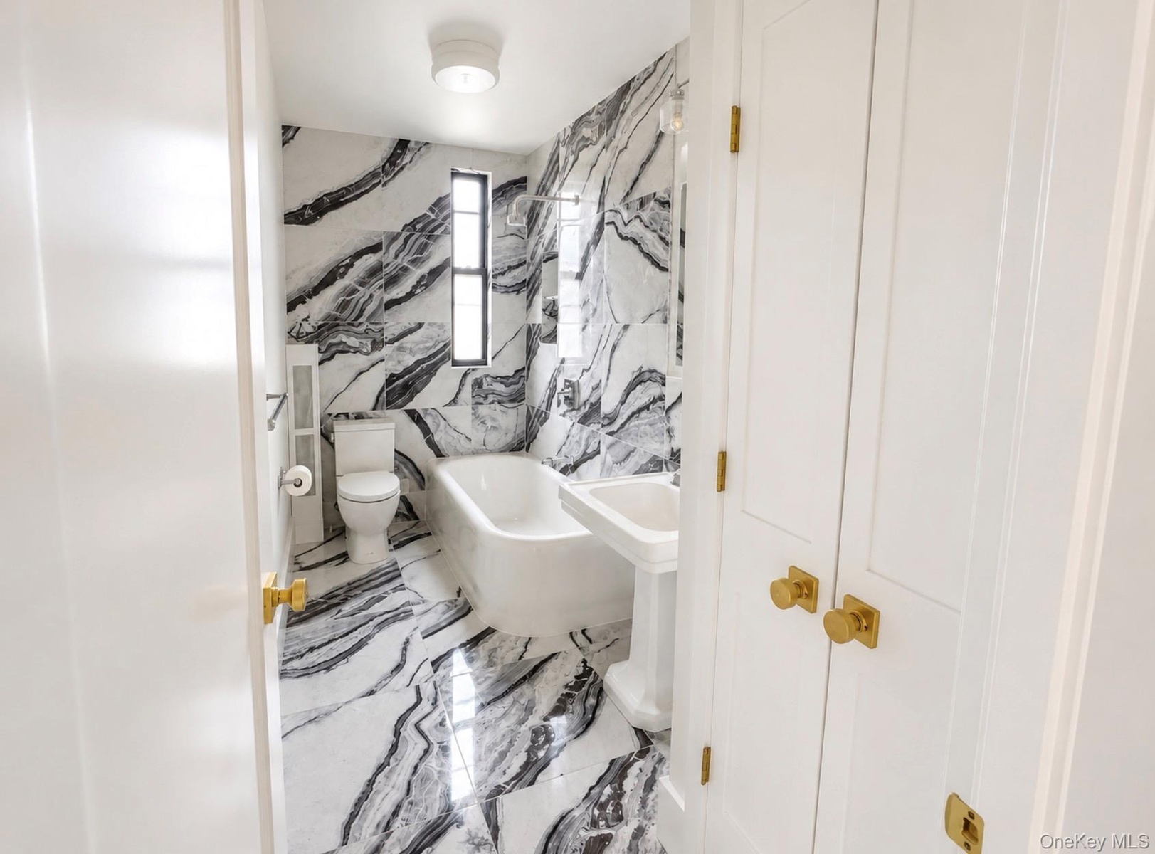 Bathroom with shower/tub combo