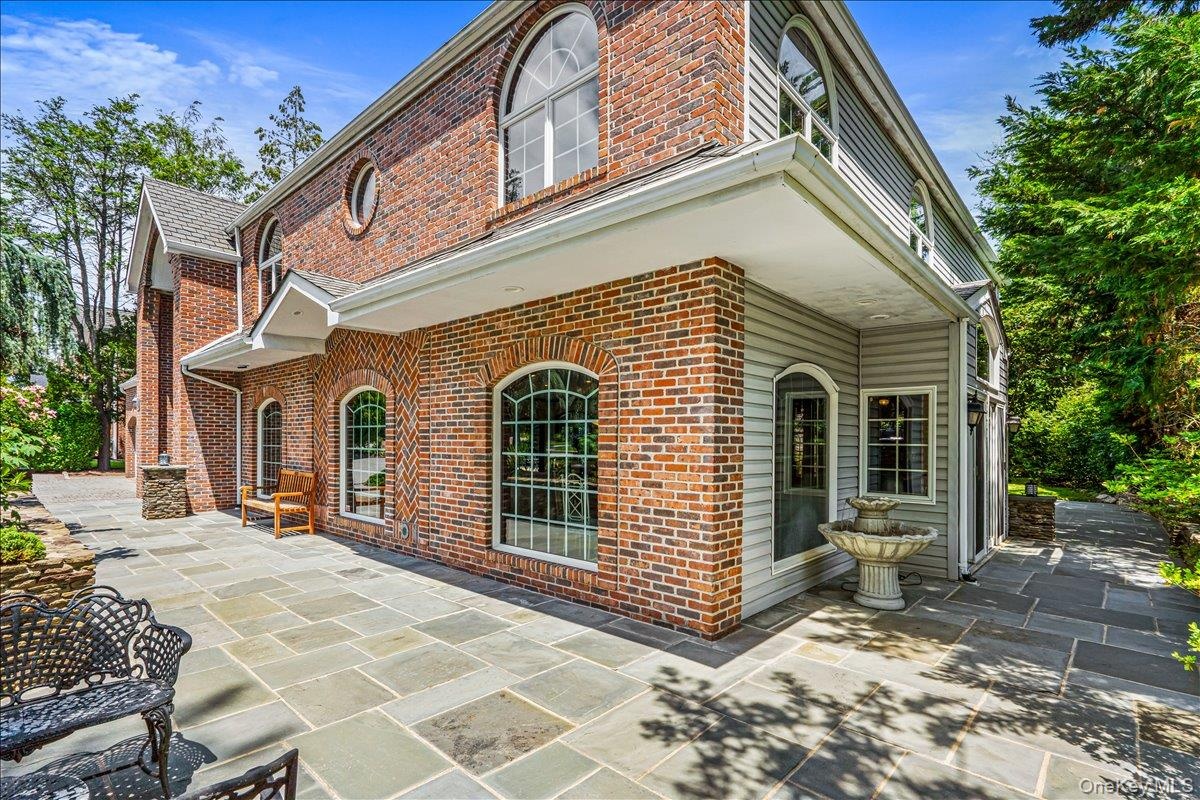 Front - Right Walkway View