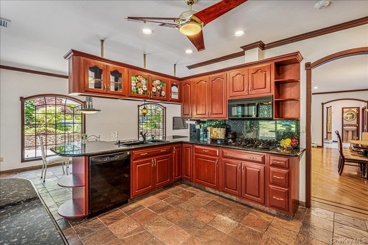 Kitchen - Exterior Sliding Doors View