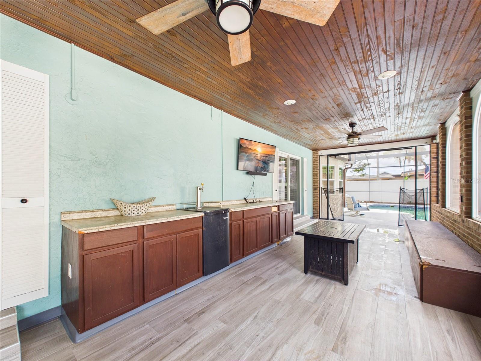 Large Screened in Lanai