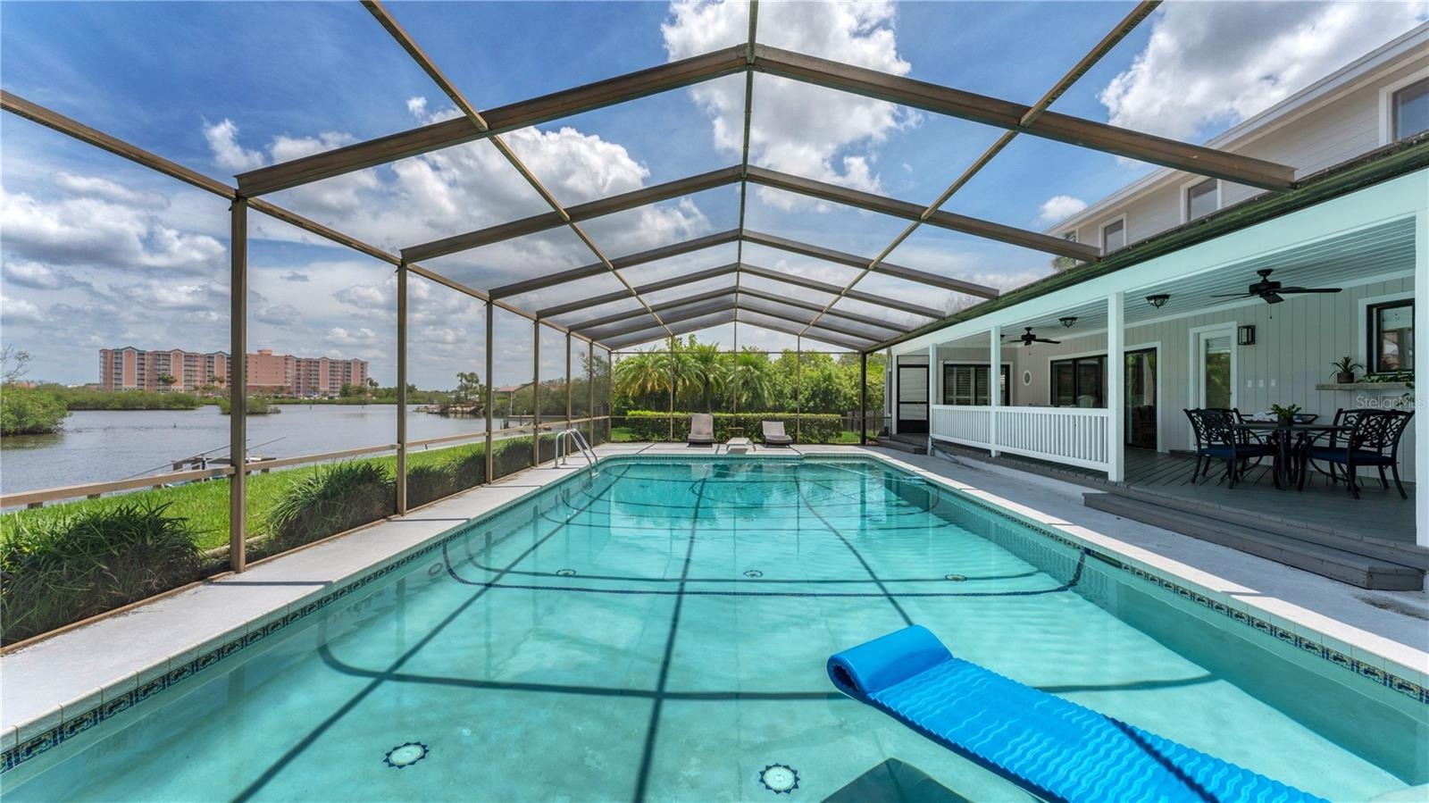 Screened-in pool (previously staged)