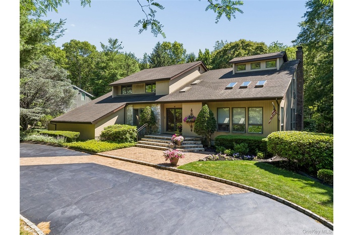 Front View w/ Circular Driveway
