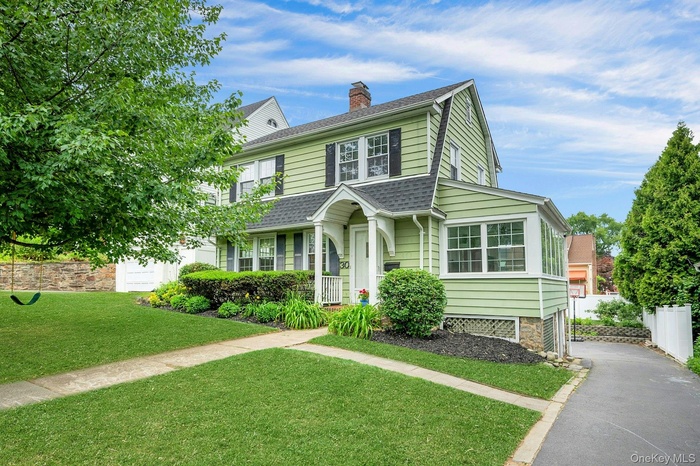 Lovely Colonial in great neighborhood!