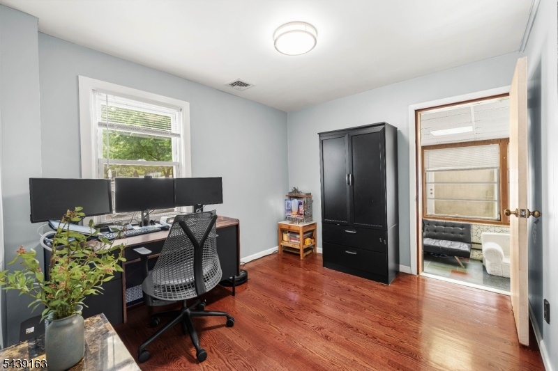 Bedroom 2/ Office