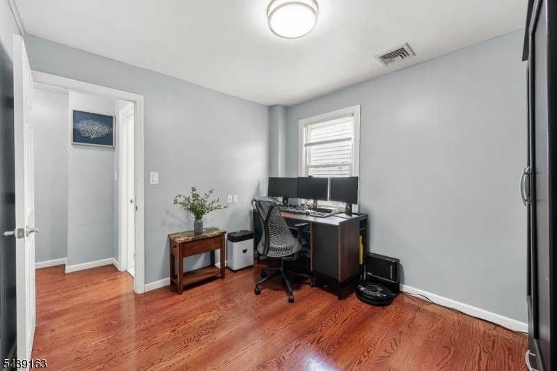 Bedroom 2/Office