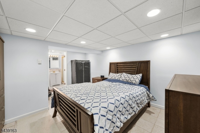 Basement Room/Office