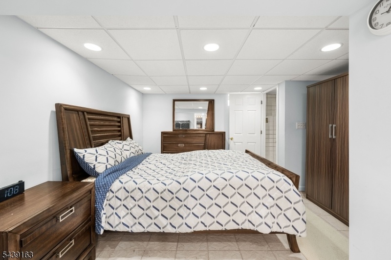 Basement Room/Office