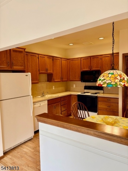 Eat-In-Kitchen with table