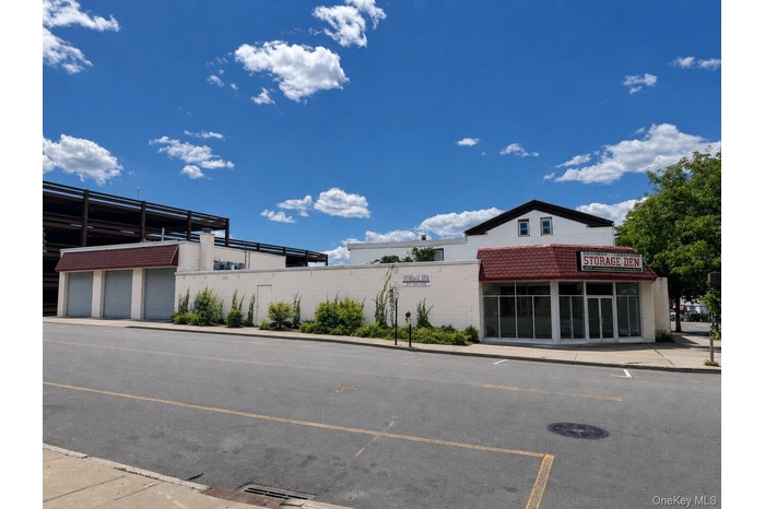 Versatile flex space in a prime location.