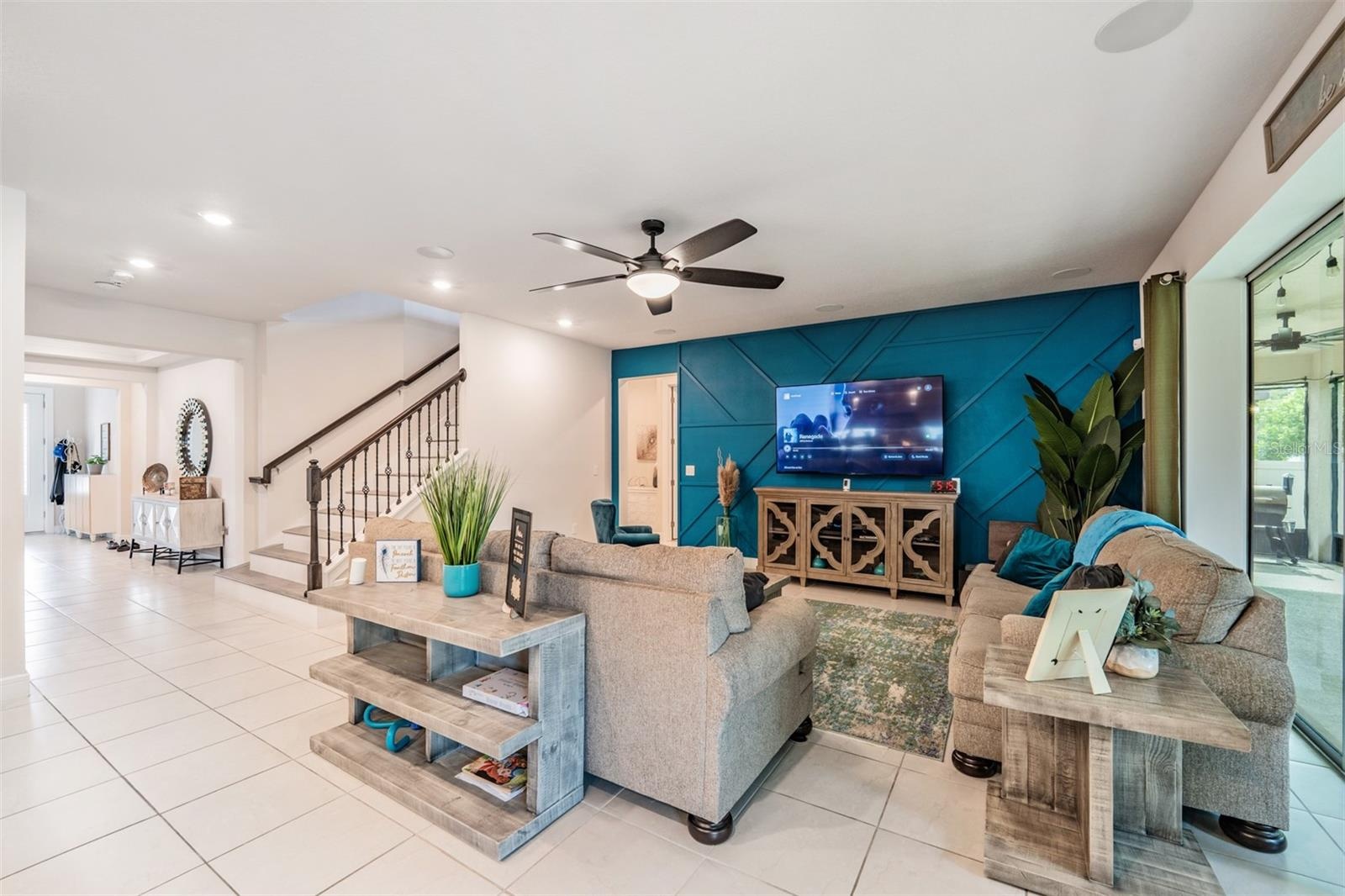 living room/grand entry